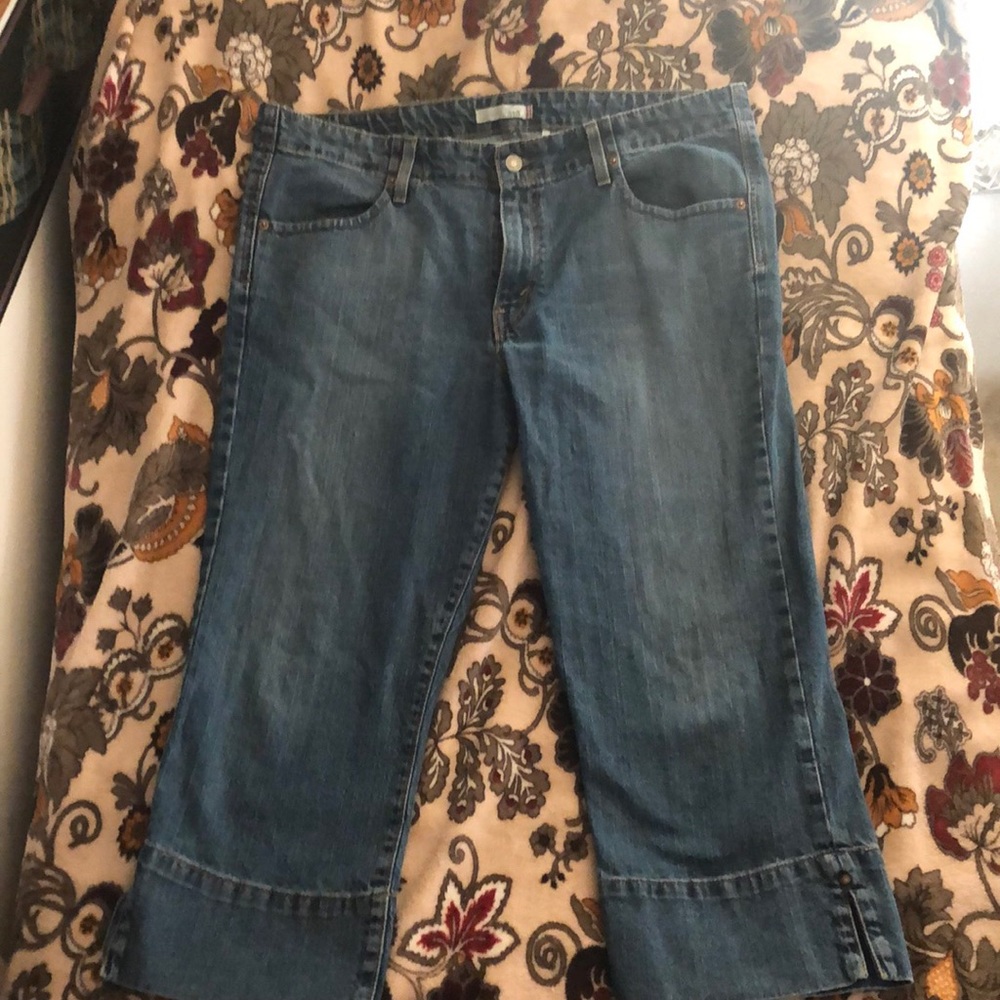 Levi Strauss size 16 women’s capris